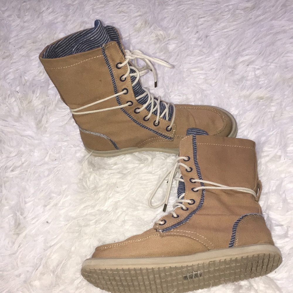 Sanuk boots